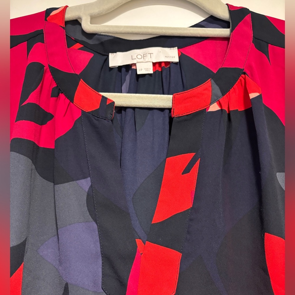 LOFT Women's Red and Black Floral Blouse - Picture 4 of 6